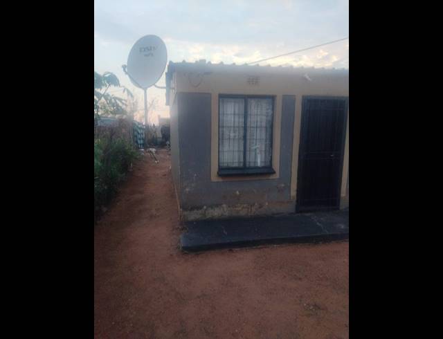 2 BEDROOM HOUSE FOR SALE IN ZONKIZIZWE EXT 2